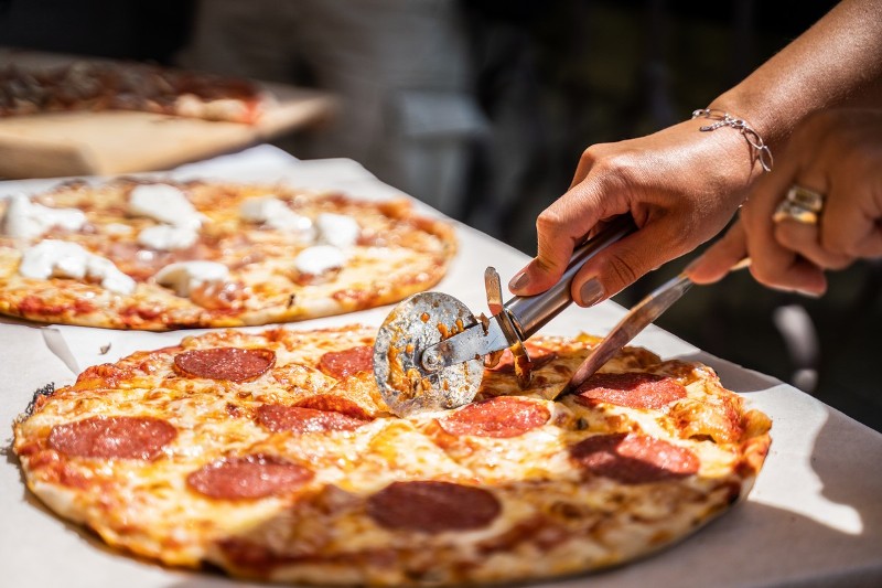 U godinu dana pizza u Hrvatskoj poskupjela 28%, u Italiji 10%