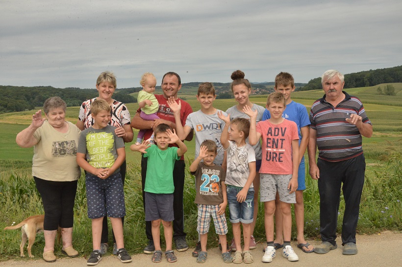 PONOS HRVATSKE Obitelj Gudić iz križevačkog sela Povelića ima devetero djece, a prije šeset godina odlučili su se za proizvodnju mlijeka