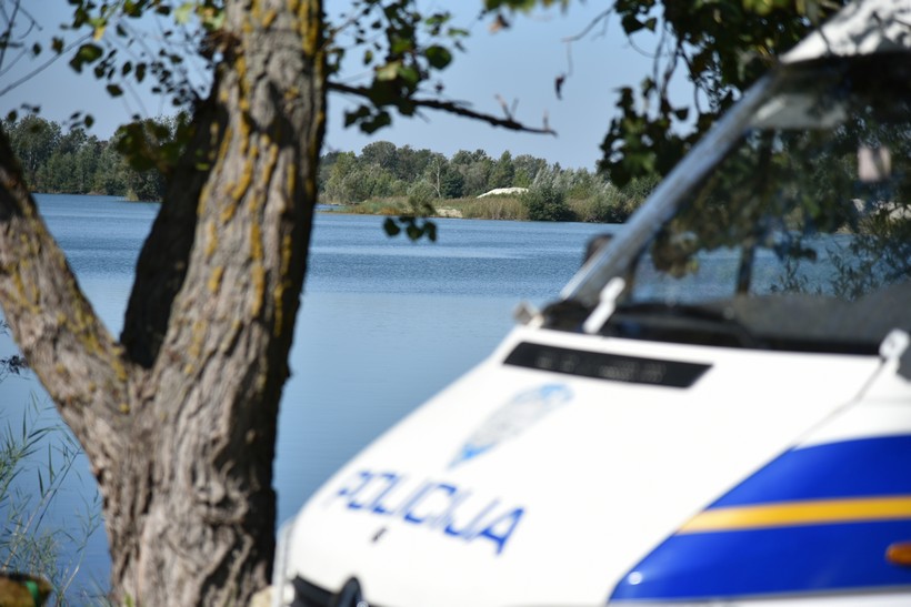 Na jezeru kod Križevaca napao i pretukao 18-godišnjaka