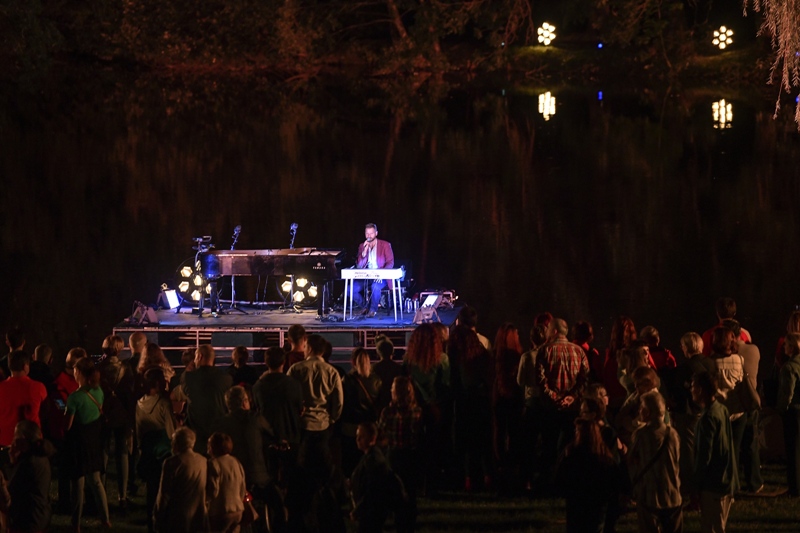 [VIDEO] U povodu 225. obljetnice parka Maksimir Zvjezdan Ružić održao koncert na jezeru