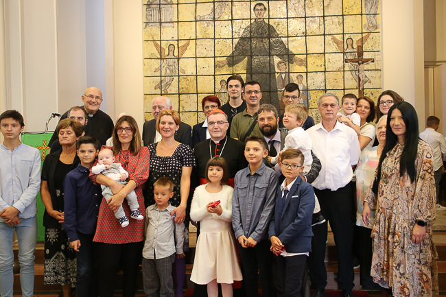 Kardinal Bozanić krstio Šimuna, peto dijete obitelji Hrgetić