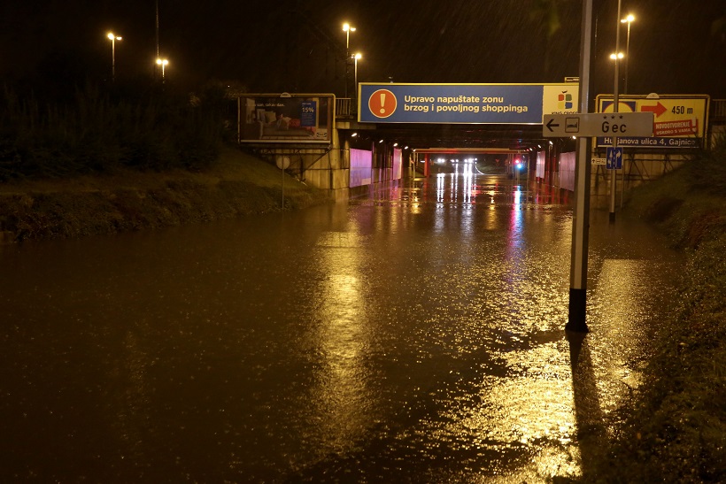 Zagreb: Potpuno poplavljen podvožnjak u Škorpikovoj ulici