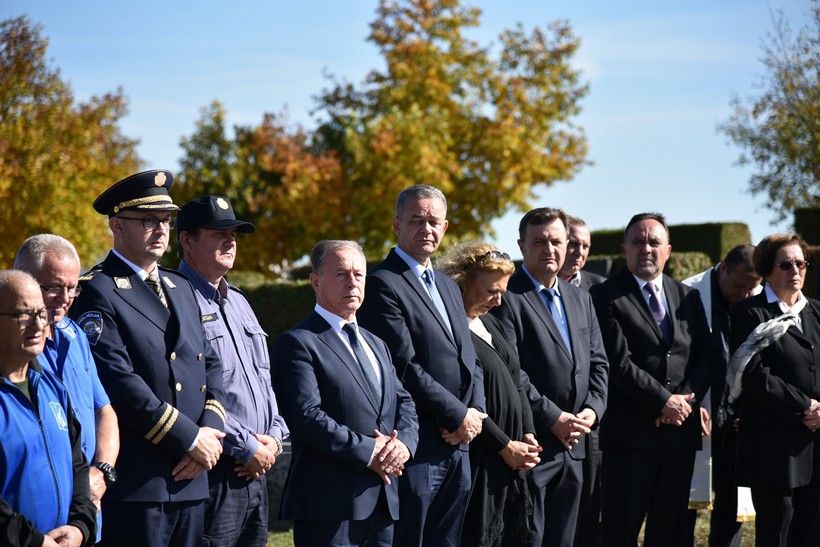 Polaganjem Vijenaca Kod Križa života Na Gradskom Groblju U Đurđevcu Povodom Obilježavanje 28. Obljetnice Podravskih Braniteljskih Postrojbi (10)