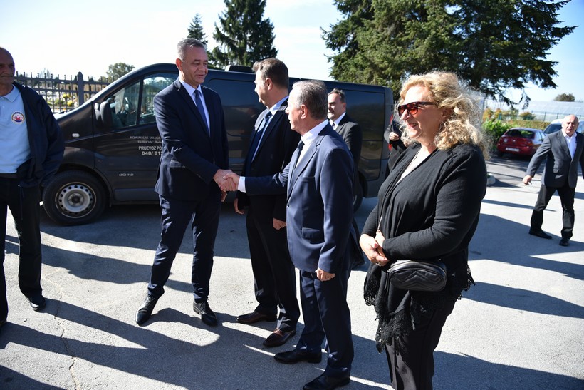 Polaganjem Vijenaca Kod Križa života Na Gradskom Groblju U Đurđevcu Povodom Obilježavanje 28. Obljetnice Podravskih Braniteljskih Postrojbi (13)