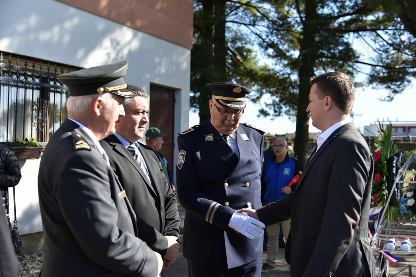 Polaganjem Vijenaca Kod Križa života Na Gradskom Groblju U Đurđevcu Povodom Obilježavanje 28. Obljetnice Podravskih Braniteljskih Postrojbi (17)