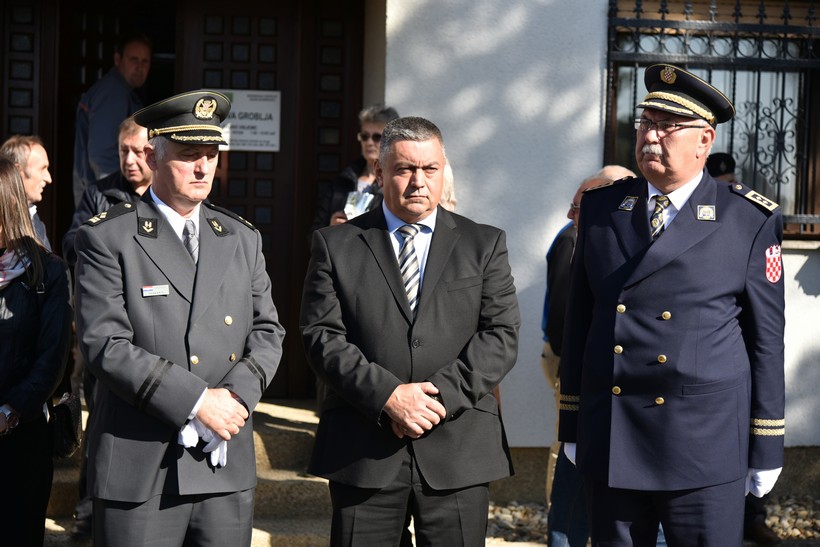 Polaganjem Vijenaca Kod Križa života Na Gradskom Groblju U Đurđevcu Povodom Obilježavanje 28. Obljetnice Podravskih Braniteljskih Postrojbi (23)