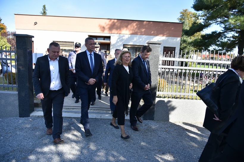 Polaganjem Vijenaca Kod Križa života Na Gradskom Groblju U Đurđevcu Povodom Obilježavanje 28. Obljetnice Podravskih Braniteljskih Postrojbi (28)