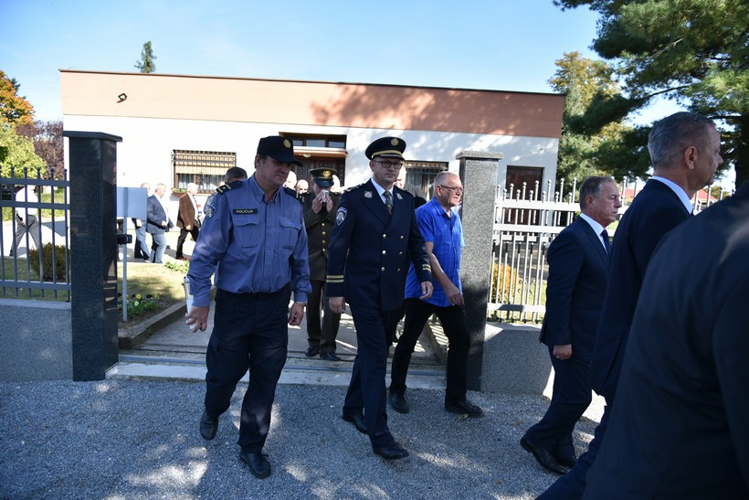 Polaganjem Vijenaca Kod Križa života Na Gradskom Groblju U Đurđevcu Povodom Obilježavanje 28. Obljetnice Podravskih Braniteljskih Postrojbi (29)