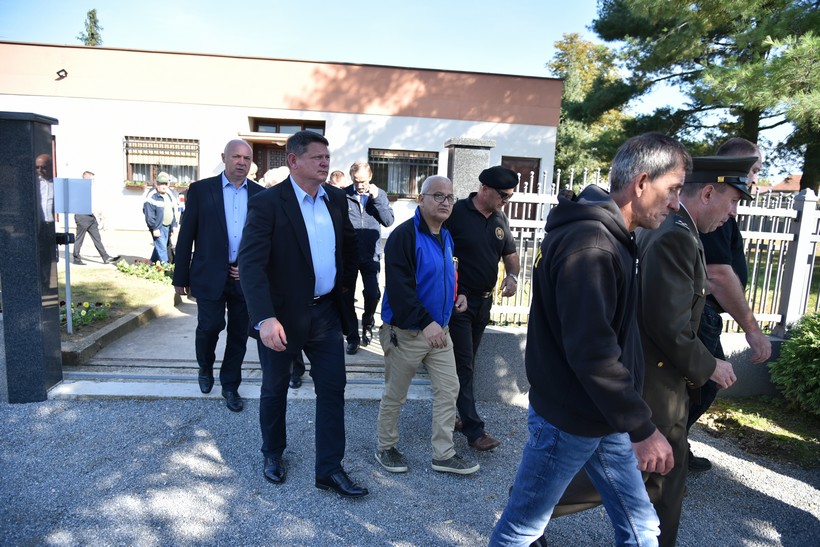 Polaganjem Vijenaca Kod Križa života Na Gradskom Groblju U Đurđevcu Povodom Obilježavanje 28. Obljetnice Podravskih Braniteljskih Postrojbi (30)