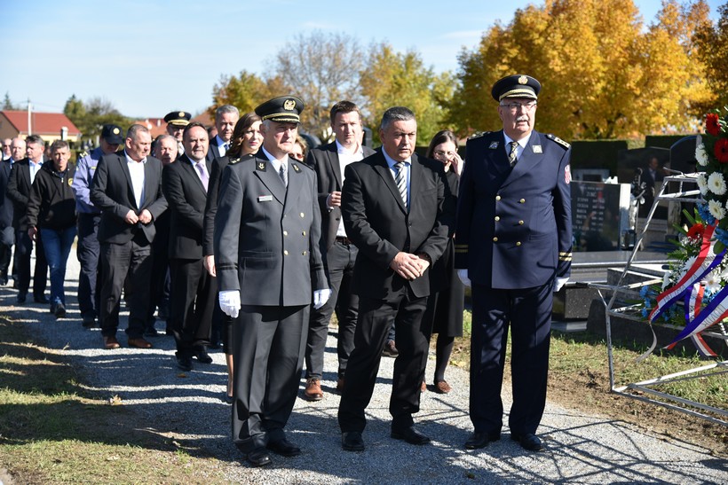 Polaganjem Vijenaca Kod Križa života Na Gradskom Groblju U Đurđevcu Povodom Obilježavanje 28. Obljetnice Podravskih Braniteljskih Postrojbi (32)