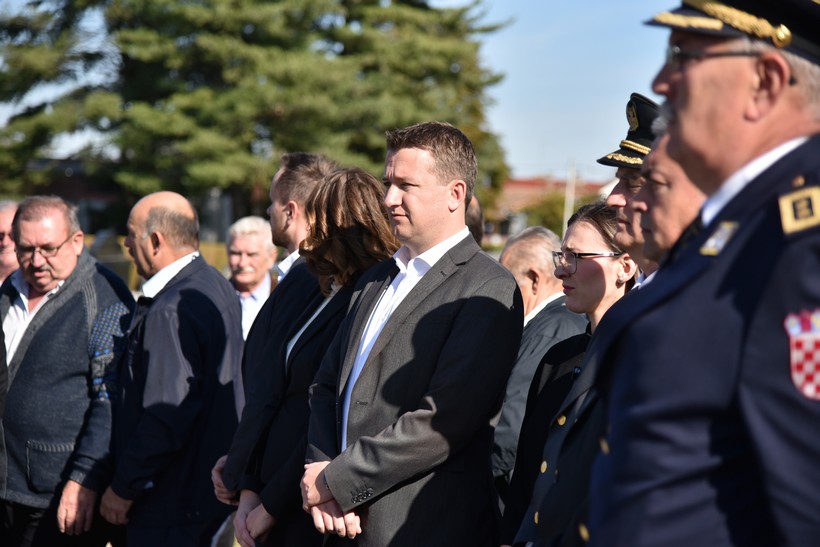 Polaganjem Vijenaca Kod Križa života Na Gradskom Groblju U Đurđevcu Povodom Obilježavanje 28. Obljetnice Podravskih Braniteljskih Postrojbi (35)