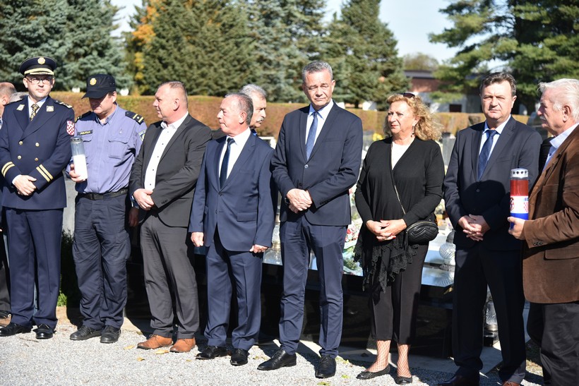 Polaganjem Vijenaca Kod Križa života Na Gradskom Groblju U Đurđevcu Povodom Obilježavanje 28. Obljetnice Podravskih Braniteljskih Postrojbi (36)