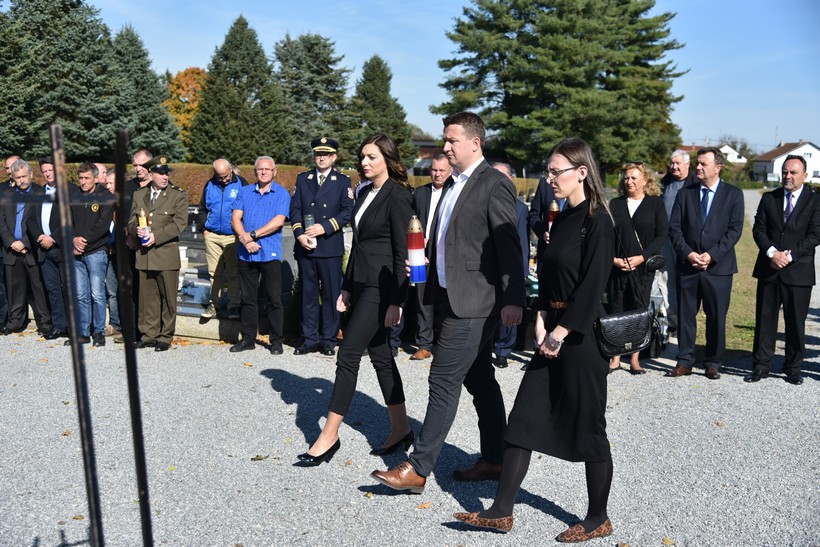 Polaganjem Vijenaca Kod Križa života Na Gradskom Groblju U Đurđevcu Povodom Obilježavanje 28. Obljetnice Podravskih Braniteljskih Postrojbi (38)
