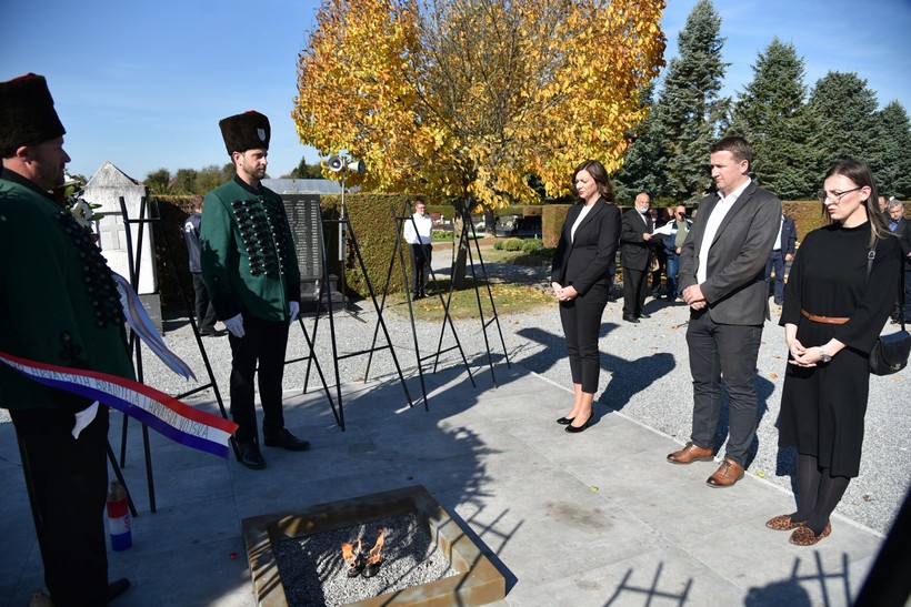 Polaganjem Vijenaca Kod Križa života Na Gradskom Groblju U Đurđevcu Povodom Obilježavanje 28. Obljetnice Podravskih Braniteljskih Postrojbi (43)