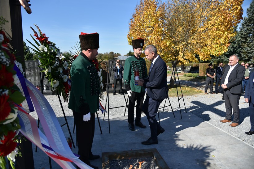 Polaganjem Vijenaca Kod Križa života Na Gradskom Groblju U Đurđevcu Povodom Obilježavanje 28. Obljetnice Podravskih Braniteljskih Postrojbi (48)