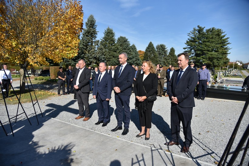 Polaganjem Vijenaca Kod Križa života Na Gradskom Groblju U Đurđevcu Povodom Obilježavanje 28. Obljetnice Podravskih Braniteljskih Postrojbi (49)