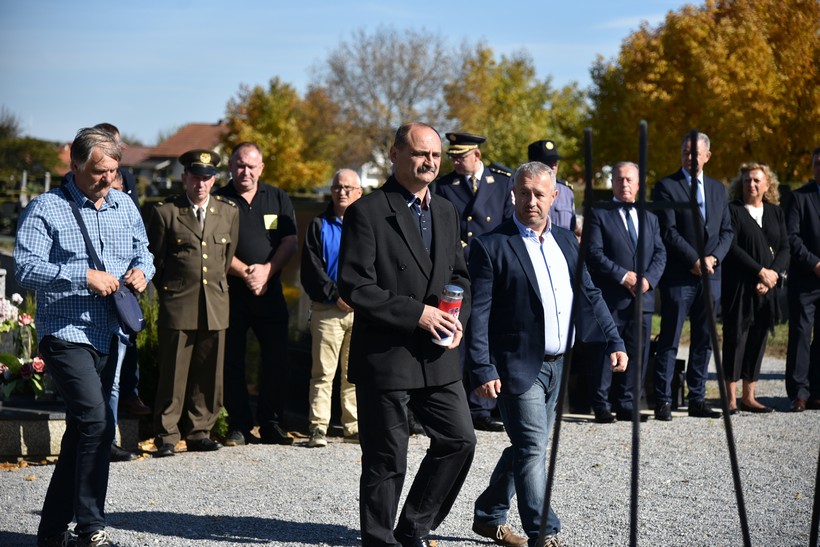 Polaganjem Vijenaca Kod Križa života Na Gradskom Groblju U Đurđevcu Povodom Obilježavanje 28. Obljetnice Podravskih Braniteljskih Postrojbi (6)