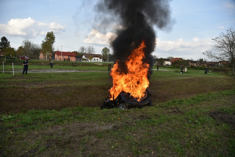 Vatrogasna viježba Podravina 2019, legrad, zapaljeni automobil ilustracija (23)