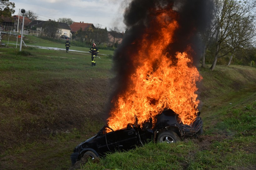 Vatrogasna viježba Podravina 2019, legrad, zapaljeni automobil ilustracija (24)