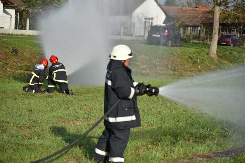 Vatrogasna viježba Podravina 2019, legrad, zapaljeni automobil ilustracija (9)