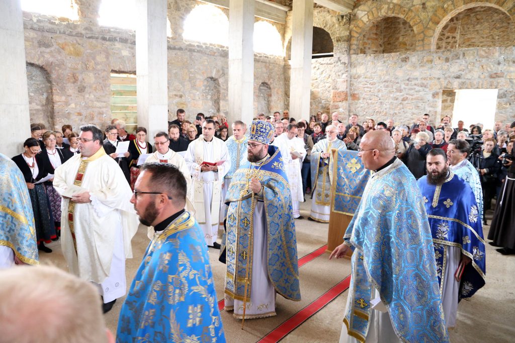 Ordinarij Križevačke eparhije mons. Milan Stipić predvodio svetu liturgiju na blagdan Pokrova Presvete Bogorodice