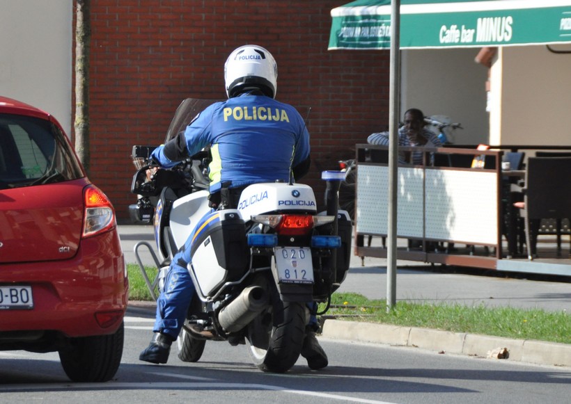 policija motocikl