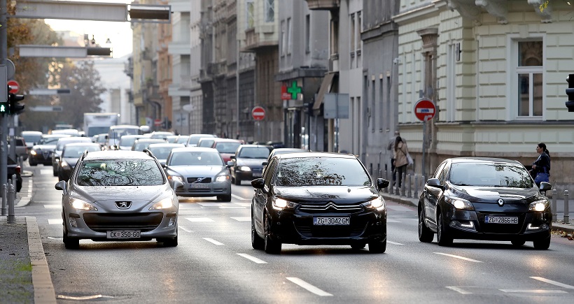 Na cestama 21.800 novih automobila manje nego lani; evo koji model Hrvati najviše preferiraju