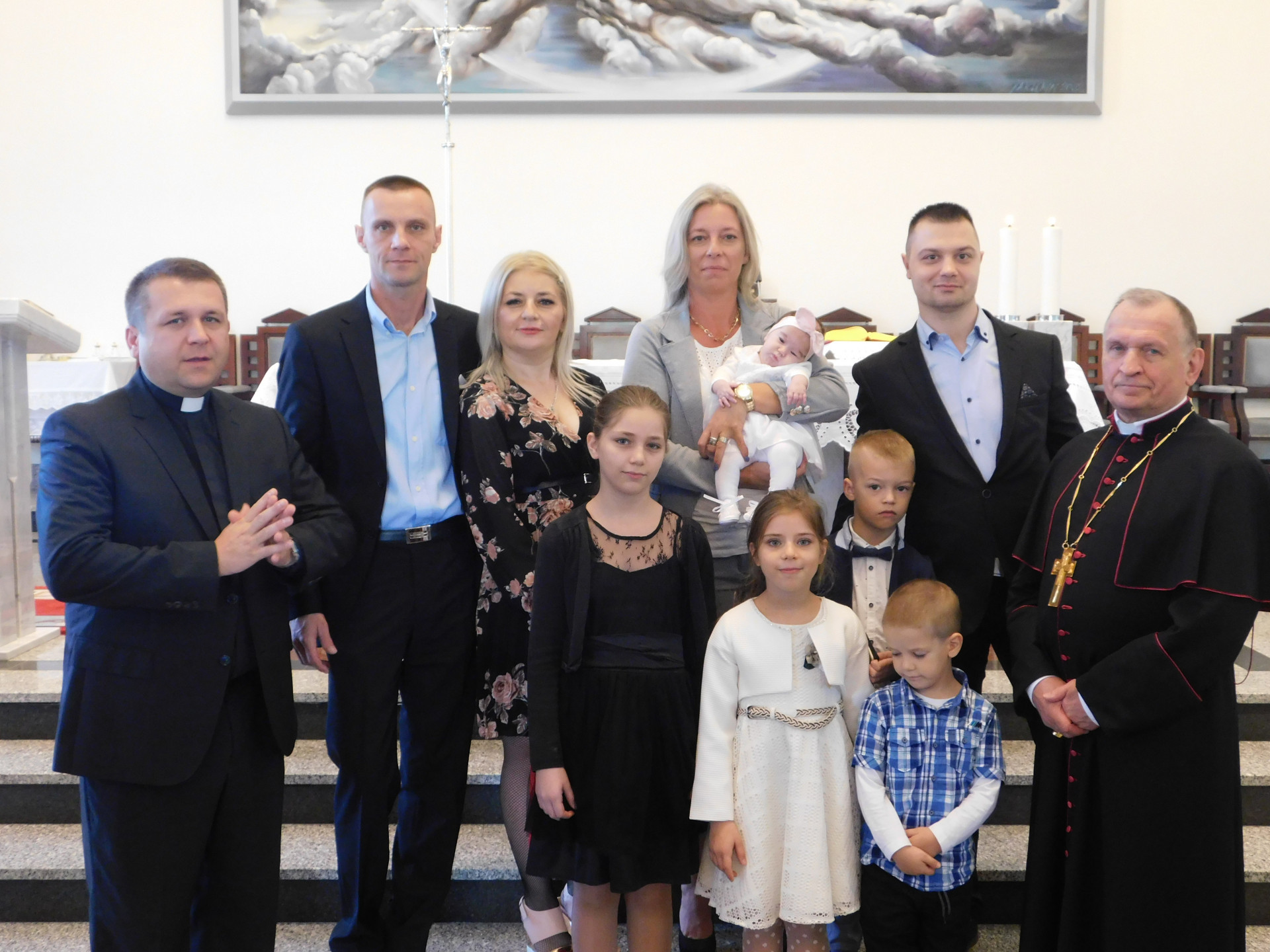 Biskup Valentin Pozaić krstio šesto djete obitelji Urović