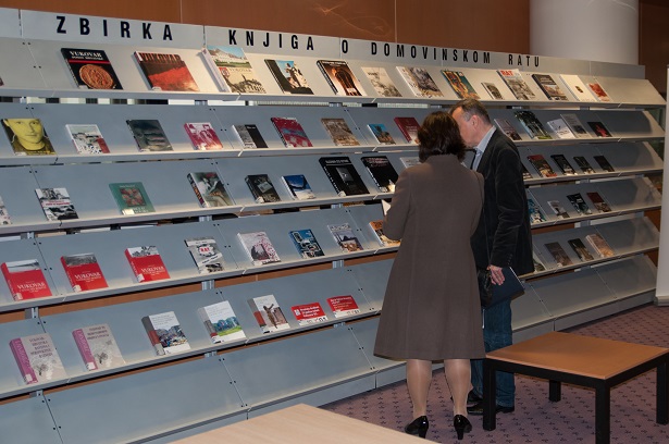 U NSK izložba Sjećanja na Vukovar iz fonda Zbirke knjižnične građe o Domovinskom ratu