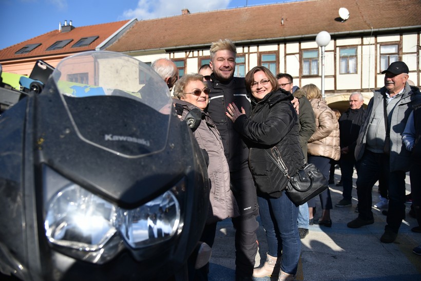 [FOTO/VIDEO] Marko Fogl došao u Koprivnicu nakon epskog putovanja na motoru iz Novog Zelanda