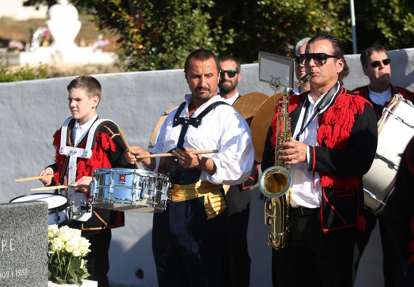 Šibenska narodna glazba tradicionalno na Dan mrtvih obilazi šibenska groblja svirajući marševe