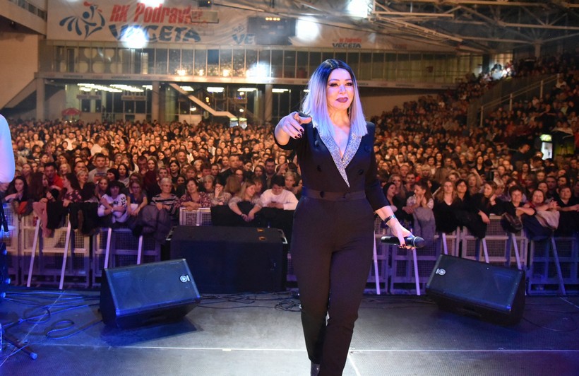 Neda Ukraden, Koncert Koprivnica Gimnazijska Dvorana (35)