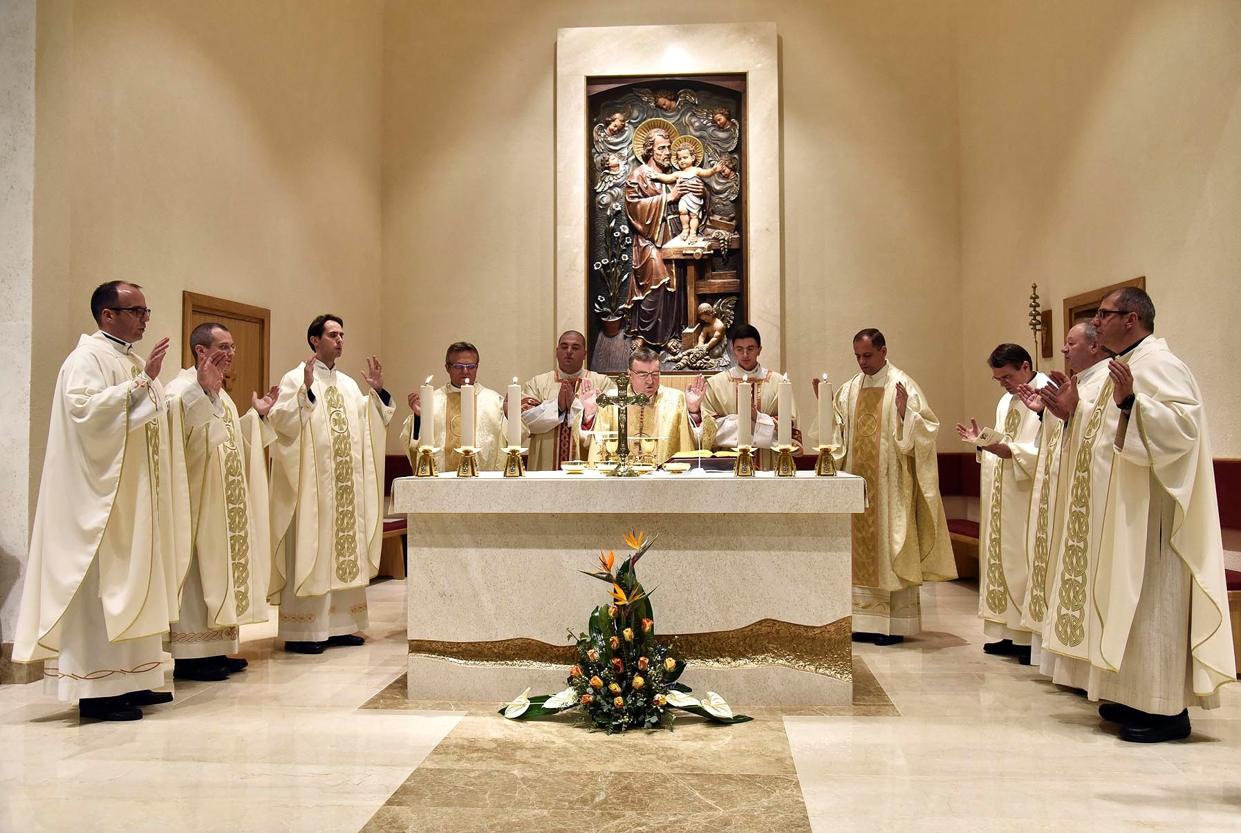 Kardinal Josip Bozanić posvetio oltar i crkvu Sv. Josipa na zagrebačkoj Trešnjevci