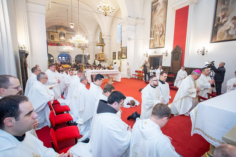 [FOTO] Misom zahvalnicom obilježili 10. obljetnicu ponovne uspostave Sisačke biskupije i đakonsko ređenje