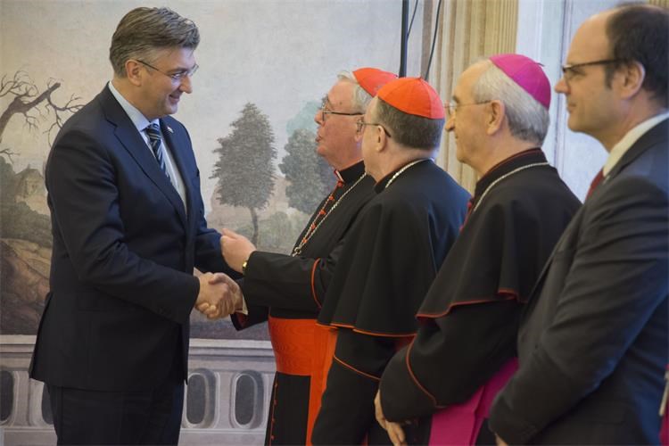 Premijer Plenković u povodu početka predsjedanja Vijećem EU primio biskupe iz Europe