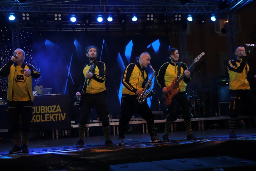 Dubioza Kolektiv nastupa u pulskoj Areni