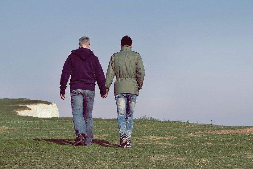 Ustavni sud odlučio da istospolni partneri imaju pravo biti udomitelji