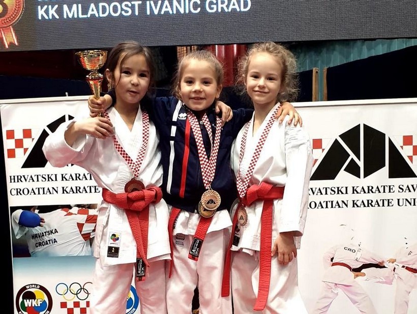 Karate klub Đurđevac // Nika, Petra i Ira osvojile ekipnu brončanu medalju na državnom prvenstvu