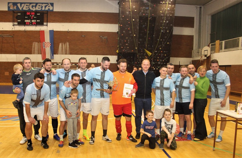 KC liga // Petgrad obranio naslov prvaka, Autolimarija druga, Active preokretom do bronce