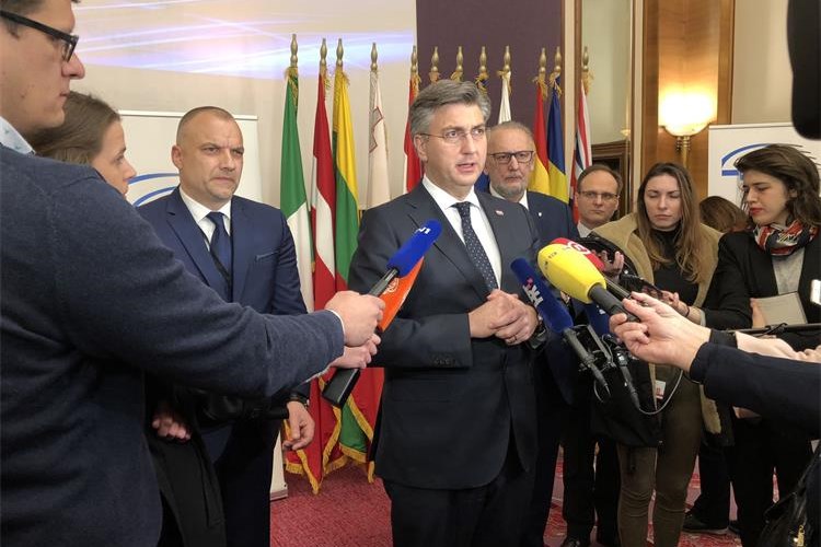 Premijer Plenković: Bez panike kad je u pitanju koronavirus, sve su službe podigle pripravnost