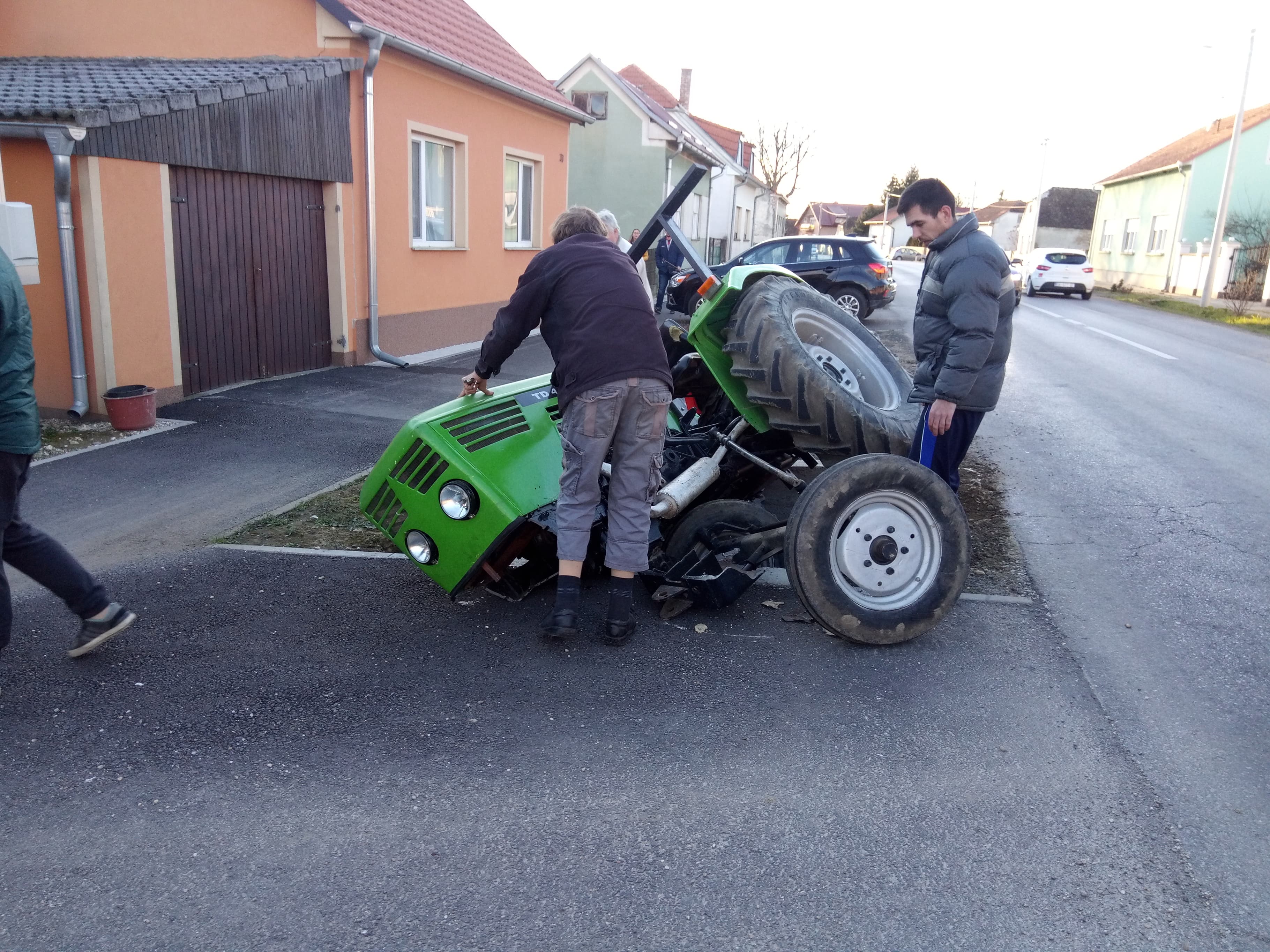 prometna traktor (2)