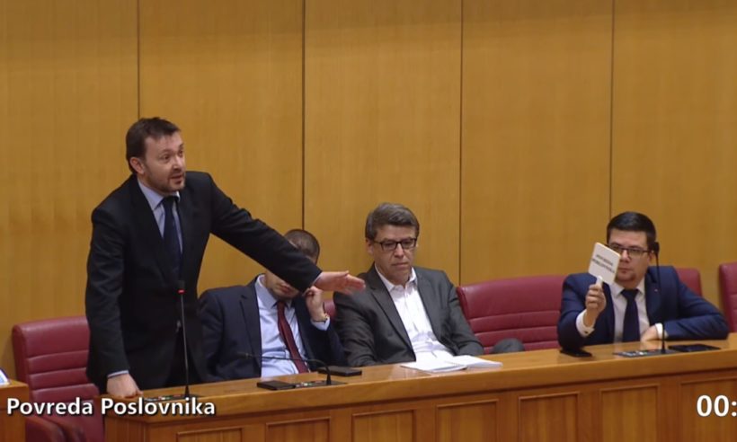 [VIDEO] SDP-ovci zasjeli u ministarske fotelje u Saboru; HDZ-ov Reiner prekinuo sjednicu: ‘Nisu se pojavili ni na raspravi o prijedlogu zakona’
