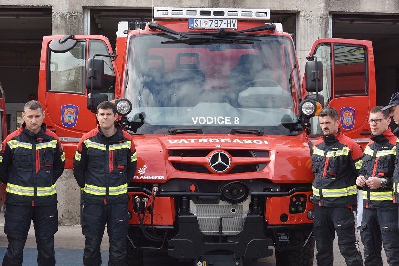 Javna vatrogasna postrojba Vodice predstavila novo vozilo FF TLF 2000 WILD FIR