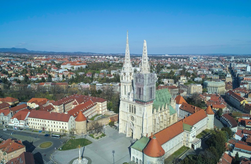Zagreb: Fotografija katedrale iz zraka nakon potresa u kojemu je oštećen desni toranj