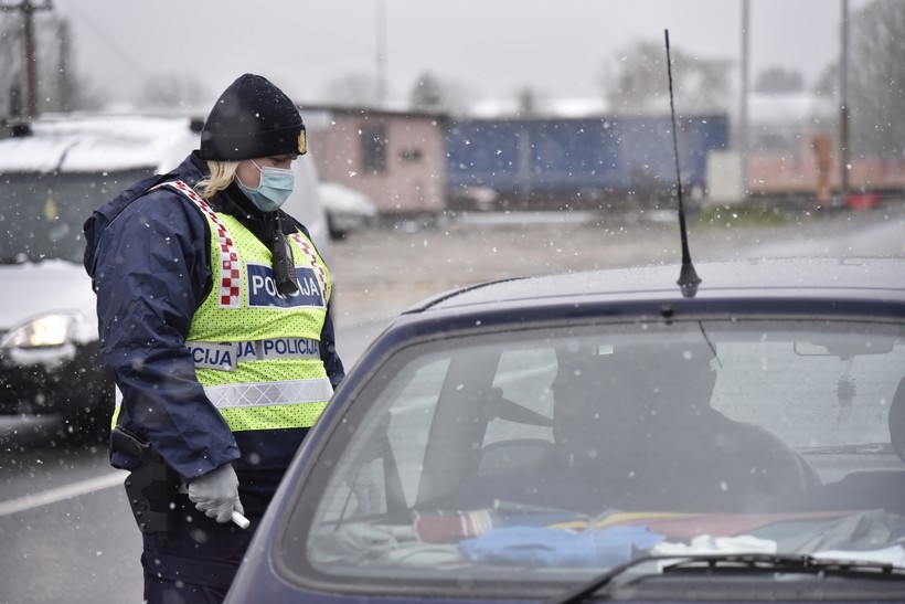 Dva prekršaja kršenja samoizolacije i 50 prekršaja kretanja izvan mjesta prebivališta zabilježeno u Vukovarsko-srijemskoj županiji