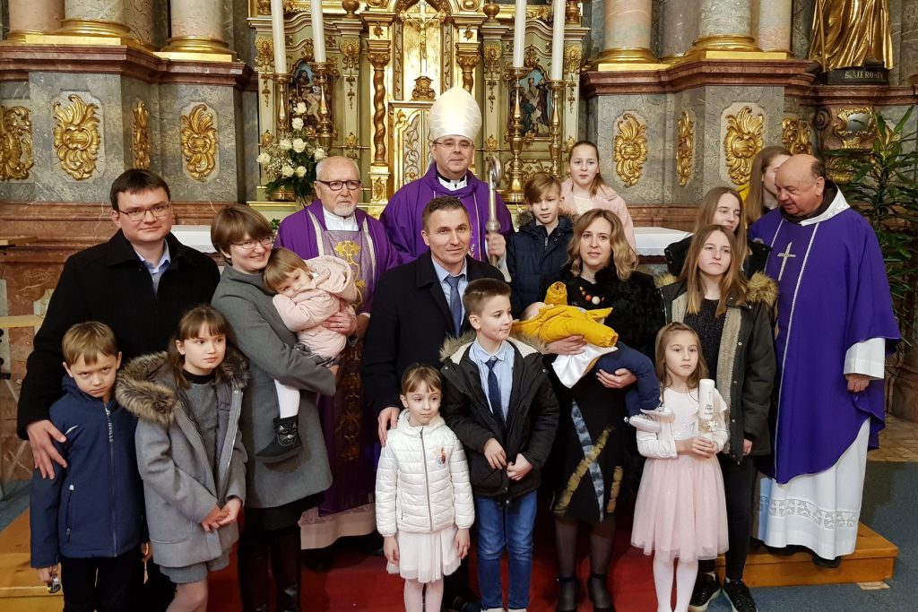Varaždinski biskup krstio deseto dijete obitelji Dukić