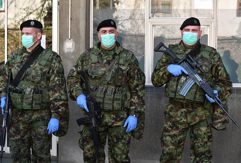 Izvanredno stanje zbog koronavirusa u Srbiji, vojska ispred bolnica