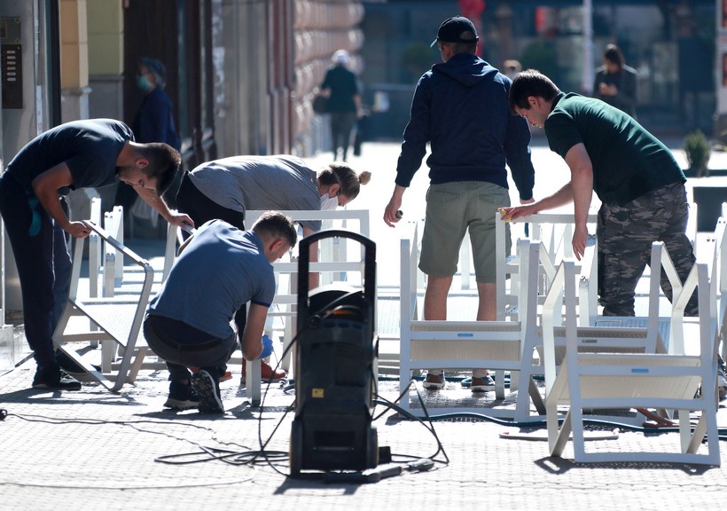 Zagreb: Kafići u središtu grada užurbano se pripremaju za otvaranje terasa