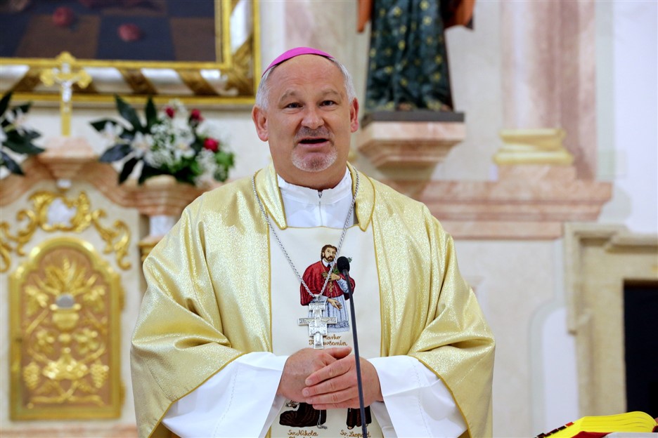 Biskup Ivica Petanjak