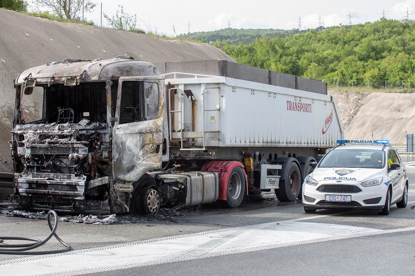 Rijeka: Požar kamiona na autocesti A7 na izlazu Hreljin